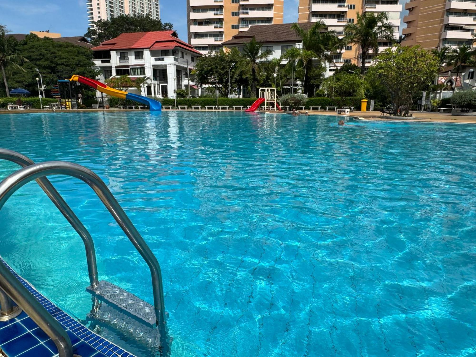 Mina 美景公寓酒店 Pattaya Exteriör bild